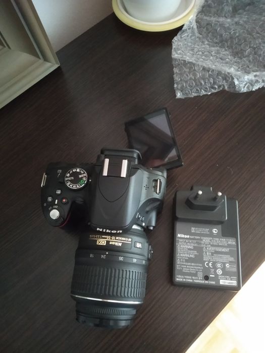 Lustrzanka cyfrowa aparat Nikon D5100 z obiektywem i ładowarką