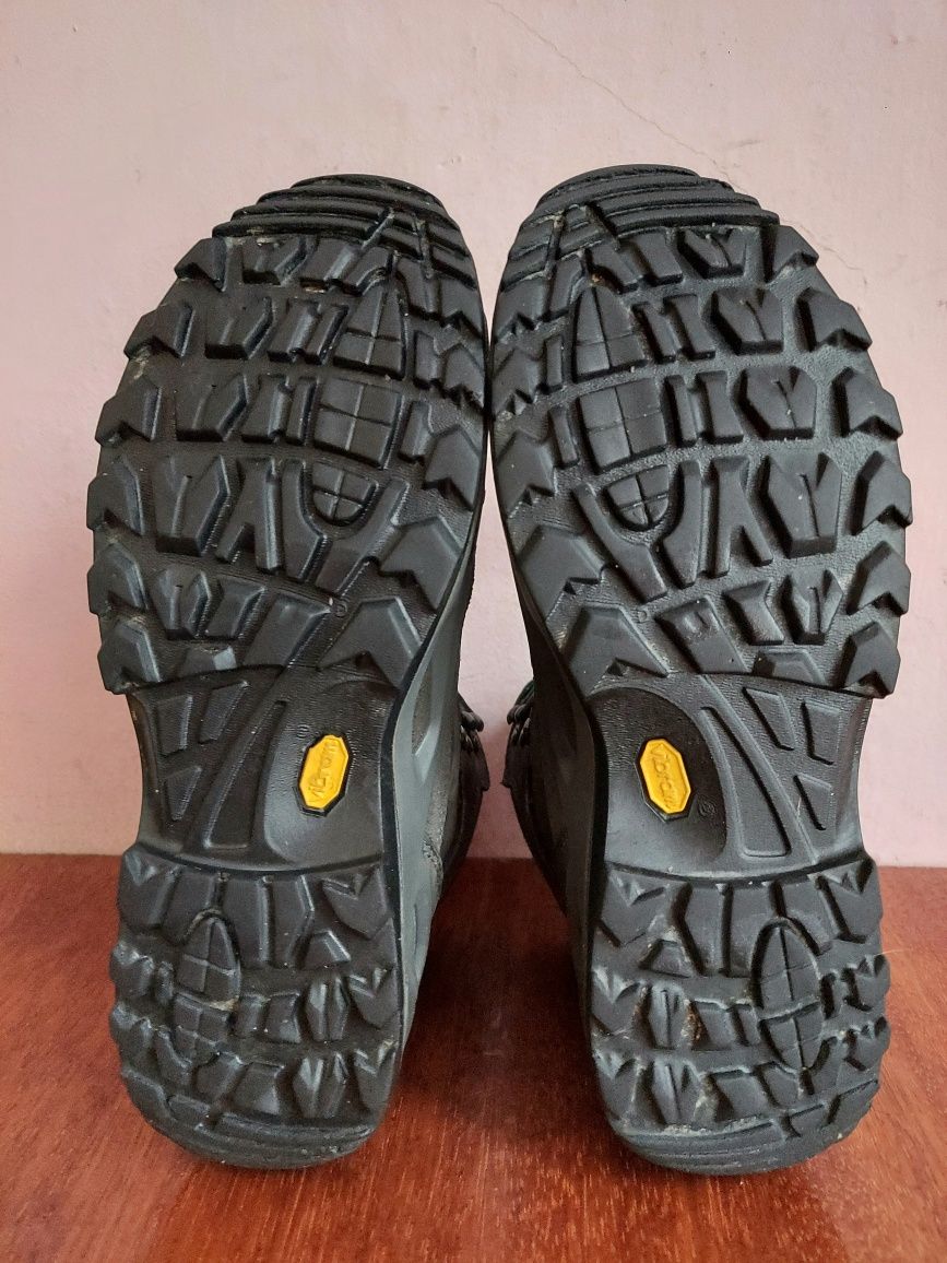 Черевики фірми lowa renegade трекінгові на gore tex vibram оригінал