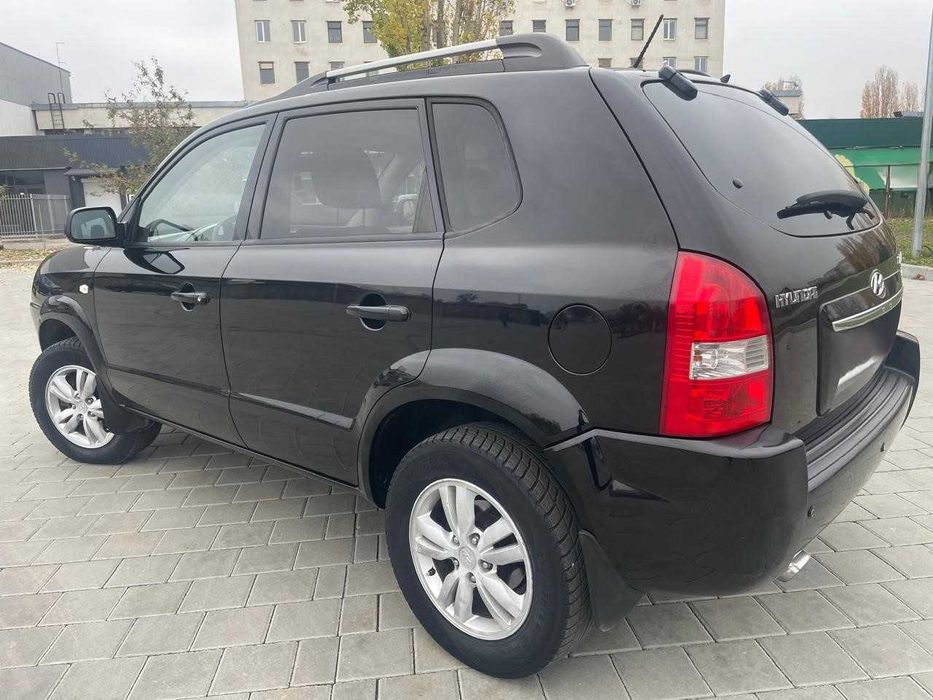HYUNDAI/Tucson 2009 2.0 диз. 140к.с.  6ст. МКПП
