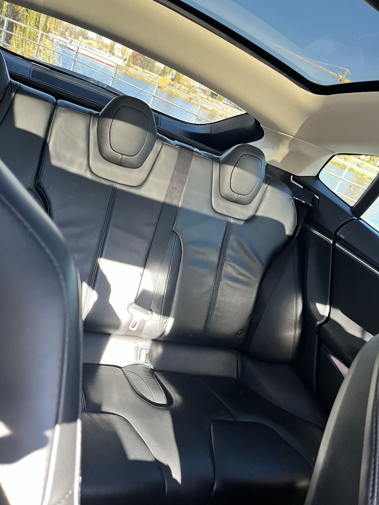 Tesla model S (тесла)