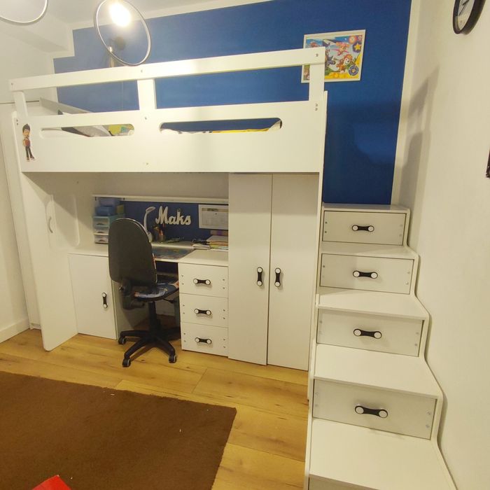 Łóżko piętrowe z biurkiem i szafą