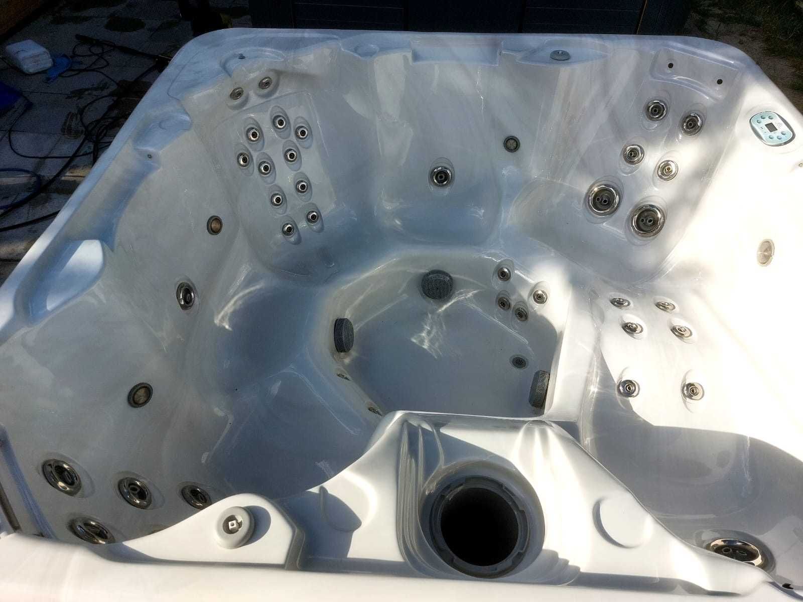 Jacuzzi Artesian Spas 850L Deluxe USA | 6 os. | LED | Po serwisie