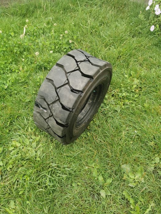 Opona Euro Grip 21x8-9 N.H.S pełna widlak