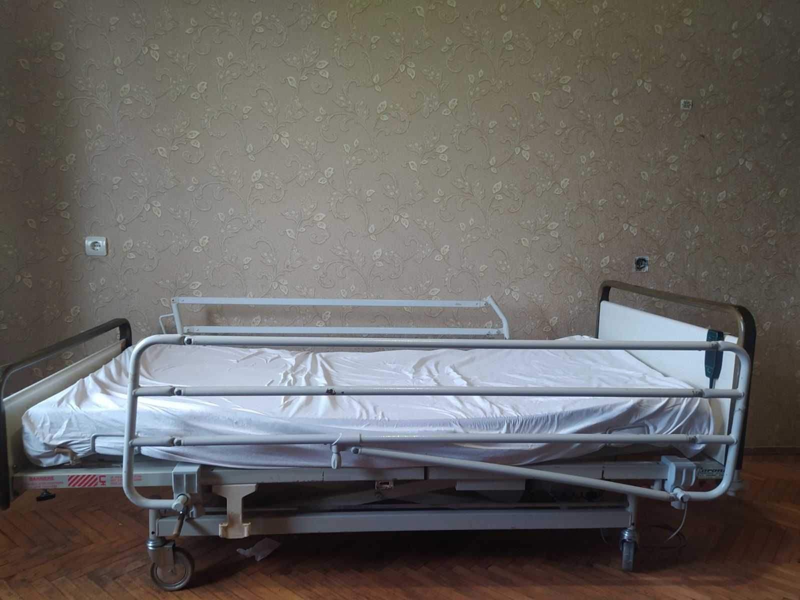 Реабілітаційне Ліжко з Матрасом на Пульті Керування, Металеве і Якісне