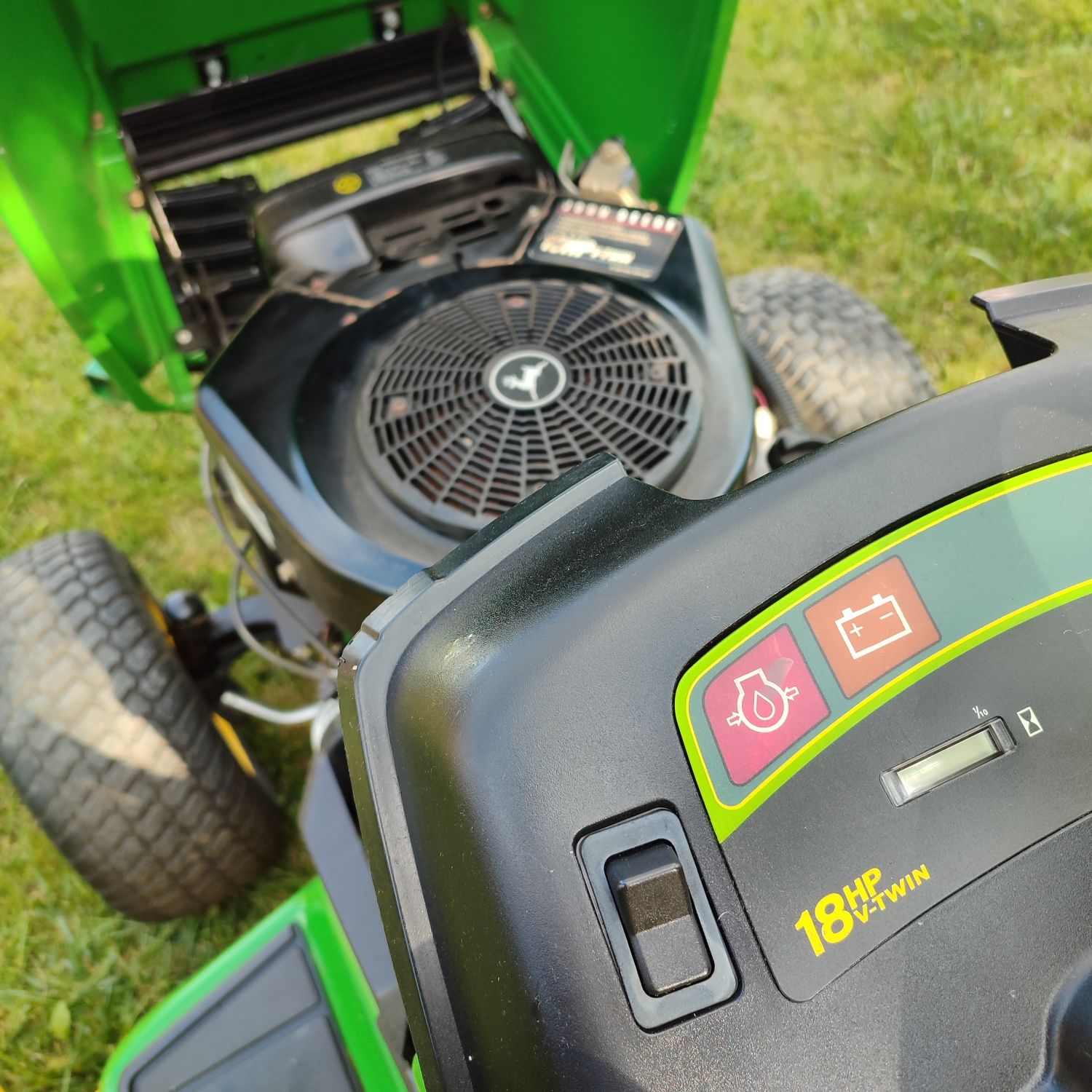 Traktorek kosiarka John Deere GT235 V2 18KM hydrostat pompa oleju