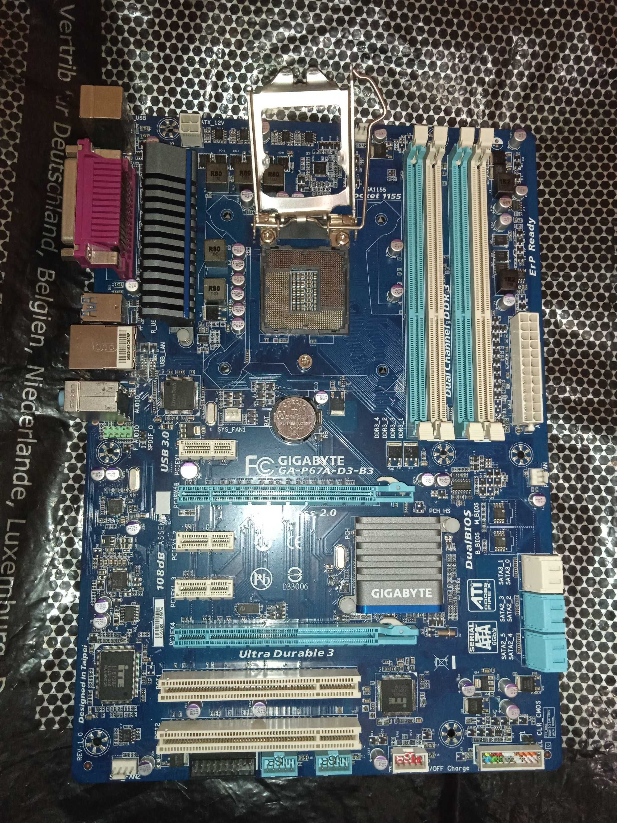 Плата для сокета 1155 Gigabyte P67A-D3-B3 (під ddr3) + 4Gb