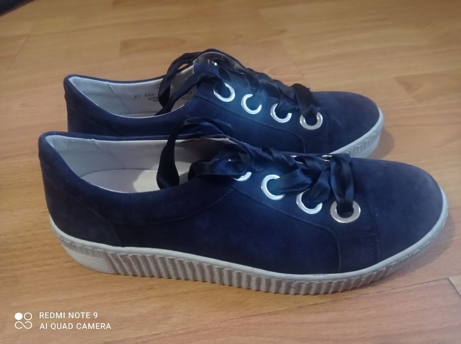 Шкіряні жіночі снікери