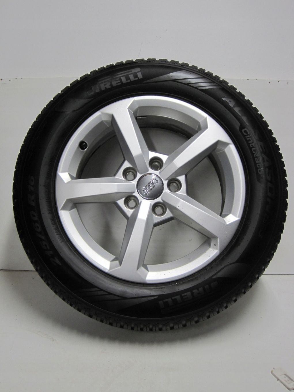 Koła felgi opony Audi Q2 81A R16 MS 6MM