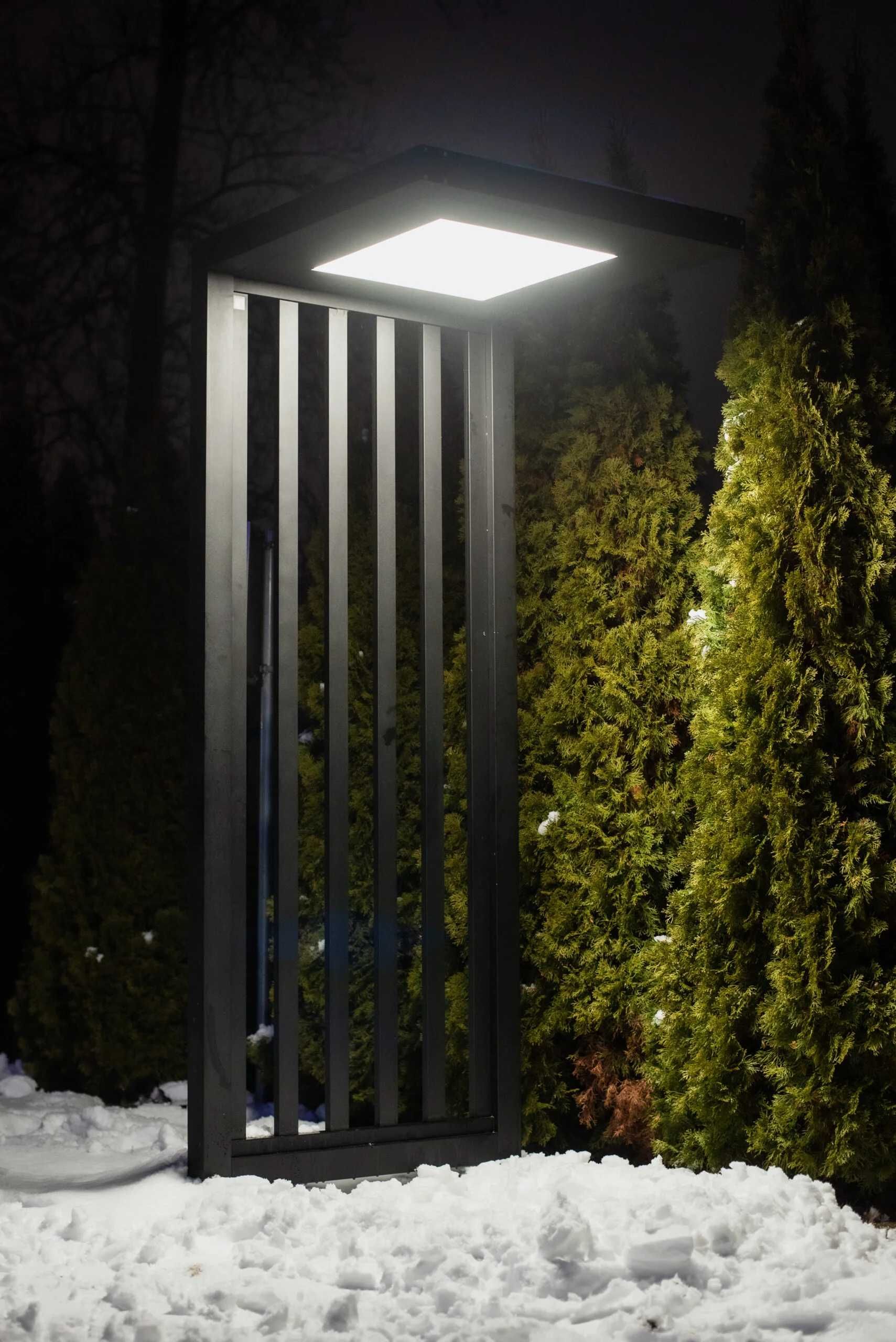 Aluminiowe zadaszenie furtki, oświetlenie LED - portal - PRODUCENT