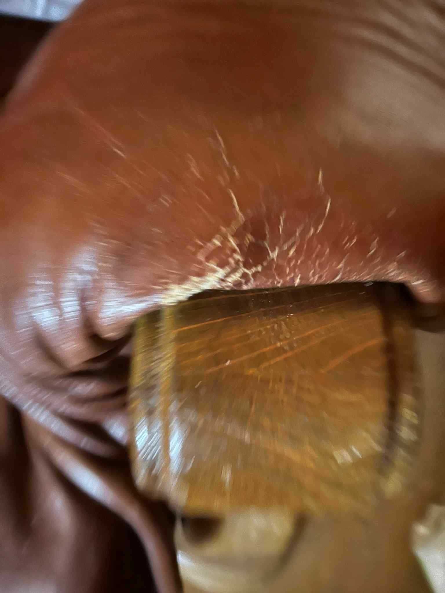 Fotel skórzany na dębowej podstawie