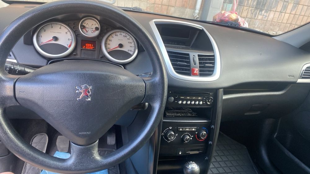 Продам Peugeot 207