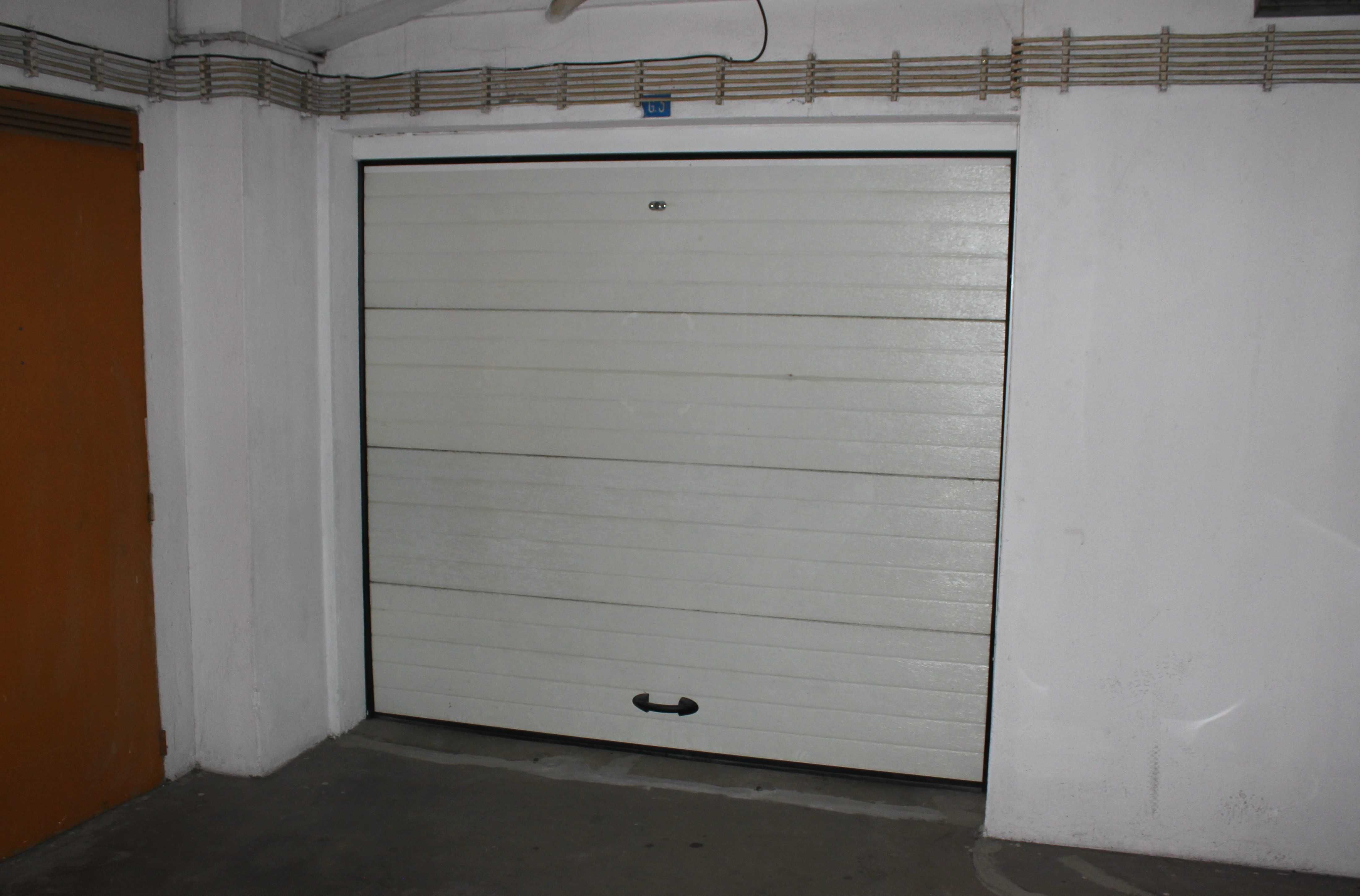 Garagem Interior para 2 carros em Massamá