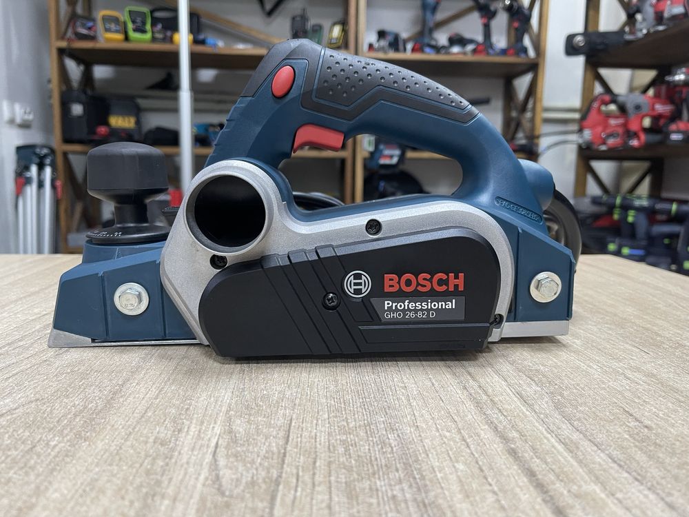 Bosch GHO 26-82 D / рубанок Бош