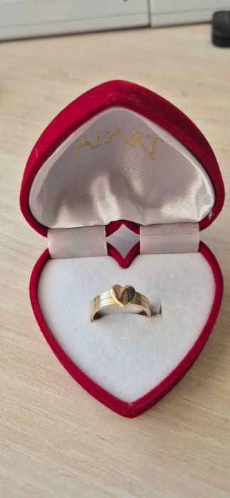 złoty pierścionek z serduszkiem "13" APART