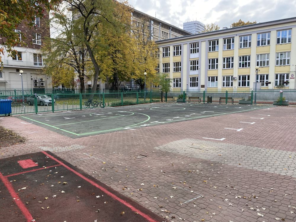 Miejsca parkingowe obok Placu Powstańców, Centrum Warszawy
