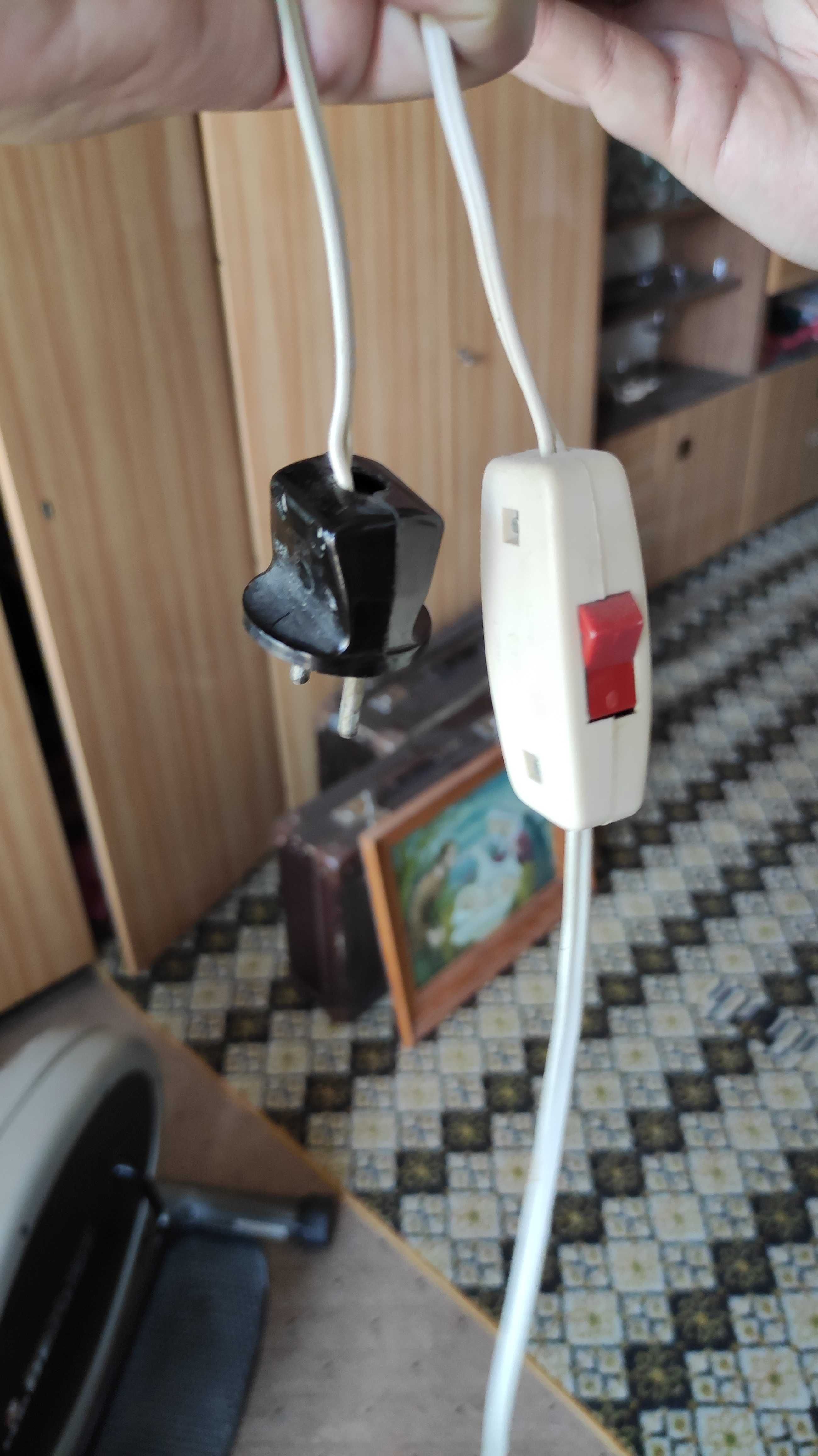 Lampa ścienna PRL z przewodem i włącznikiem na przewodzie