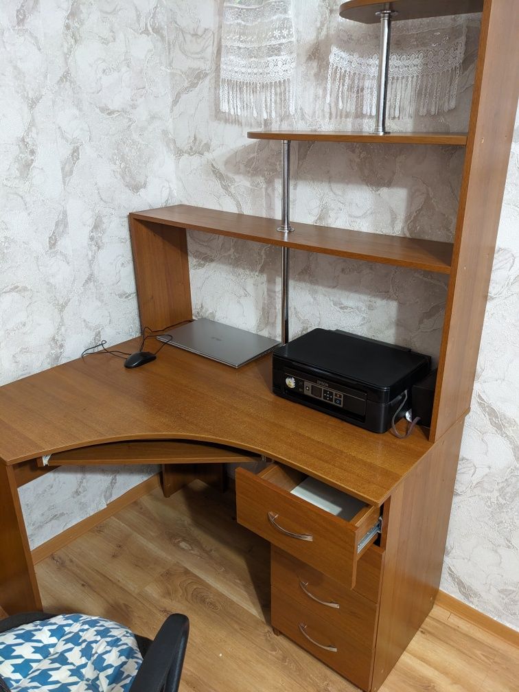 Продам комп'ютерний стіл , стіл, стіл для навчання