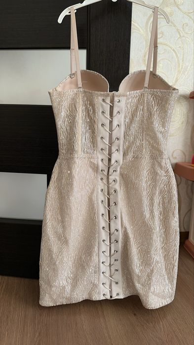 Корсетна сукня.