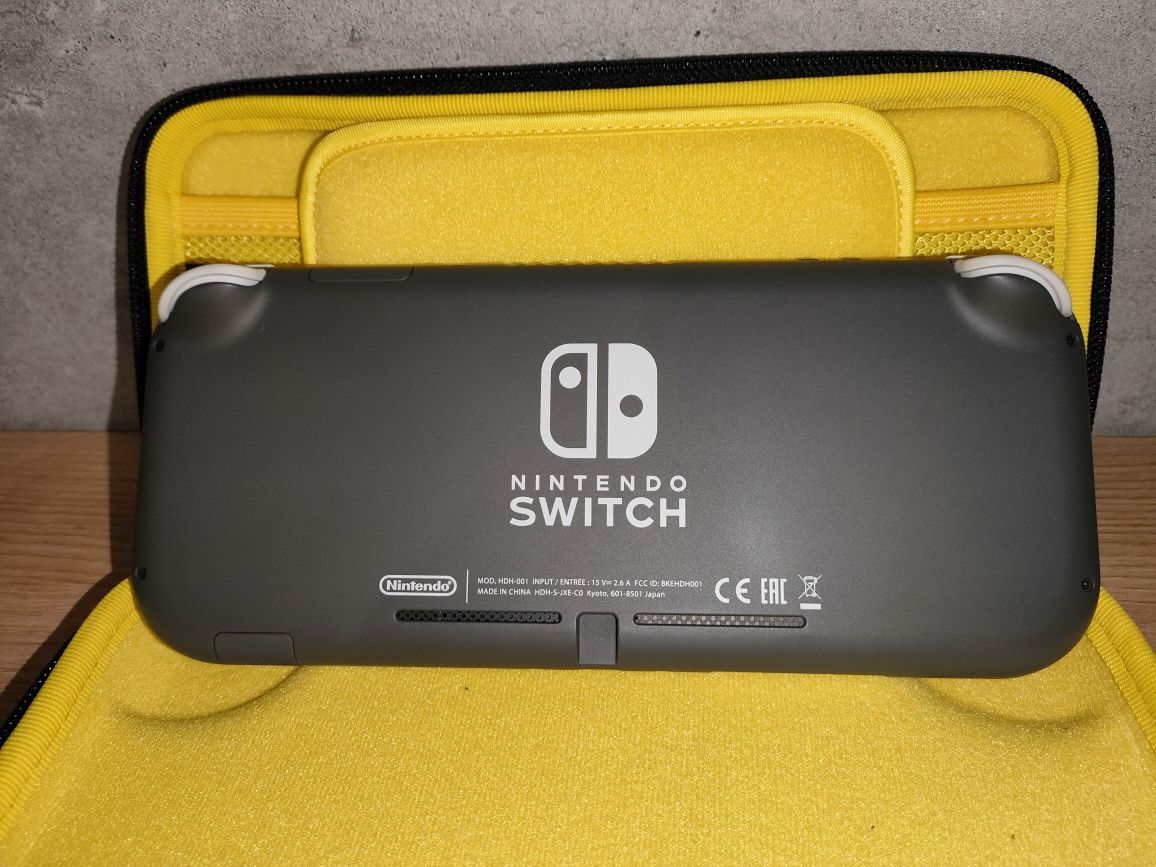 Konsola NINTENDO Switch lite + 4 gry