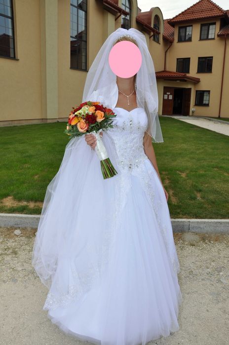 Suknia ślubna typu princessa