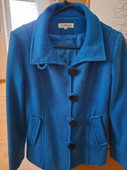 Жіноче коротке пальто