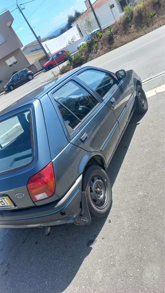 Ford fiesta 1.1.  Como novo