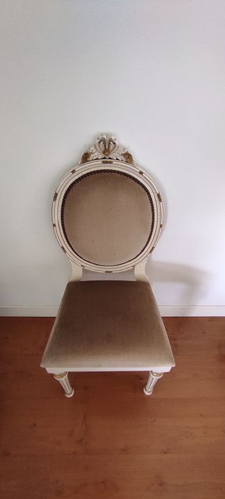 Mobília de quarto individual, cama com cabeceira em palhinha