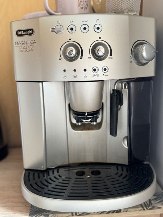 Кавоварка Delonghi Magnifica rapid cappuccino