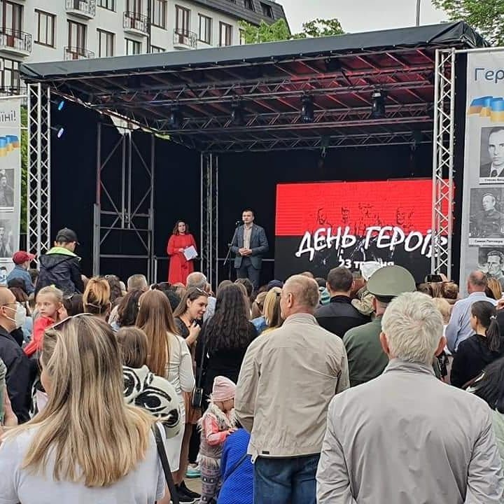 Сцена мобільна 8х6м,  звук, світло, екран