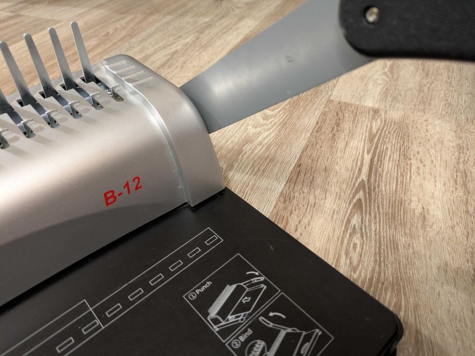 Біндер В-12 та пластикові пружини