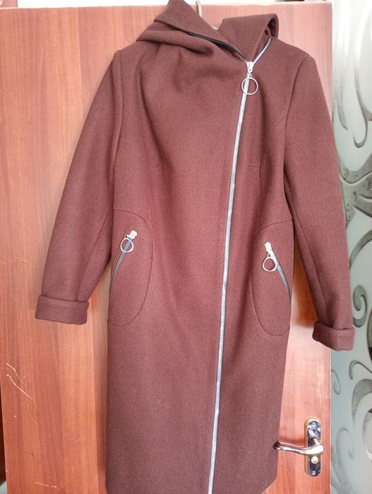 Жіноче пальто на блискавці