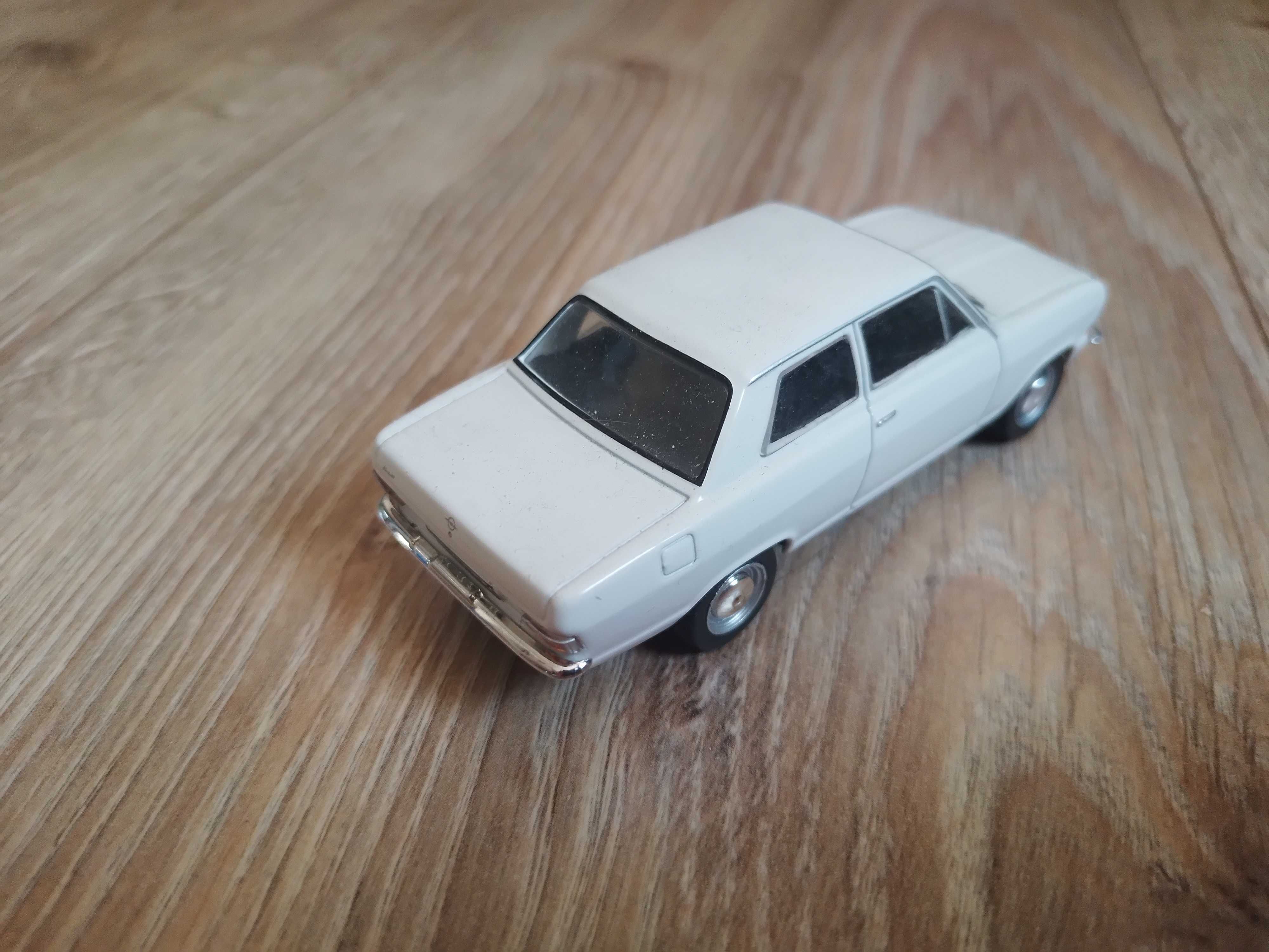 Opel Kadett B; Kultowe Auta PRL-u 1:43