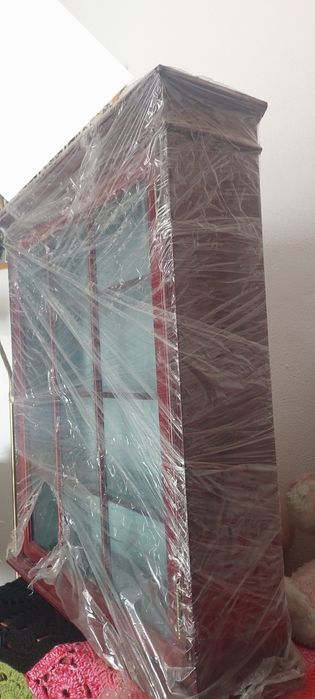 Movel / vitrine em Madeira