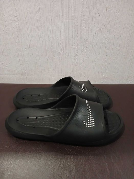 Чоловічі тапочки NIKE VICTORI ONE SHOWER SLIDE 42,5 EU 41,5 UA 27 см
