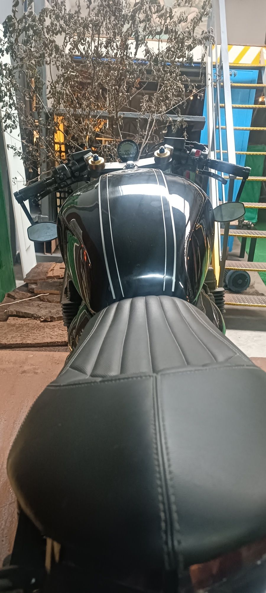 Yamaha café racer