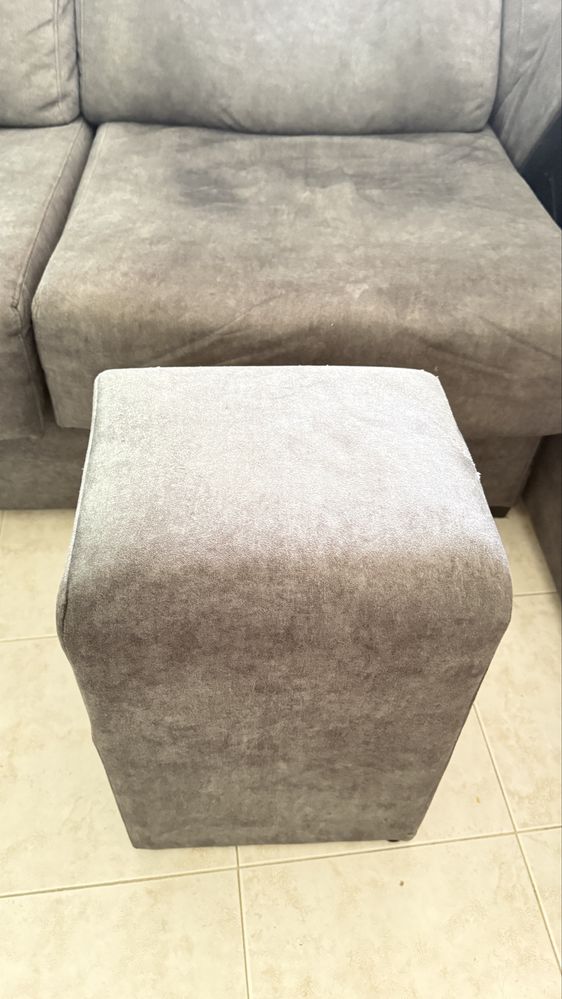Sofá Chaise Longue Cinza com arrumação