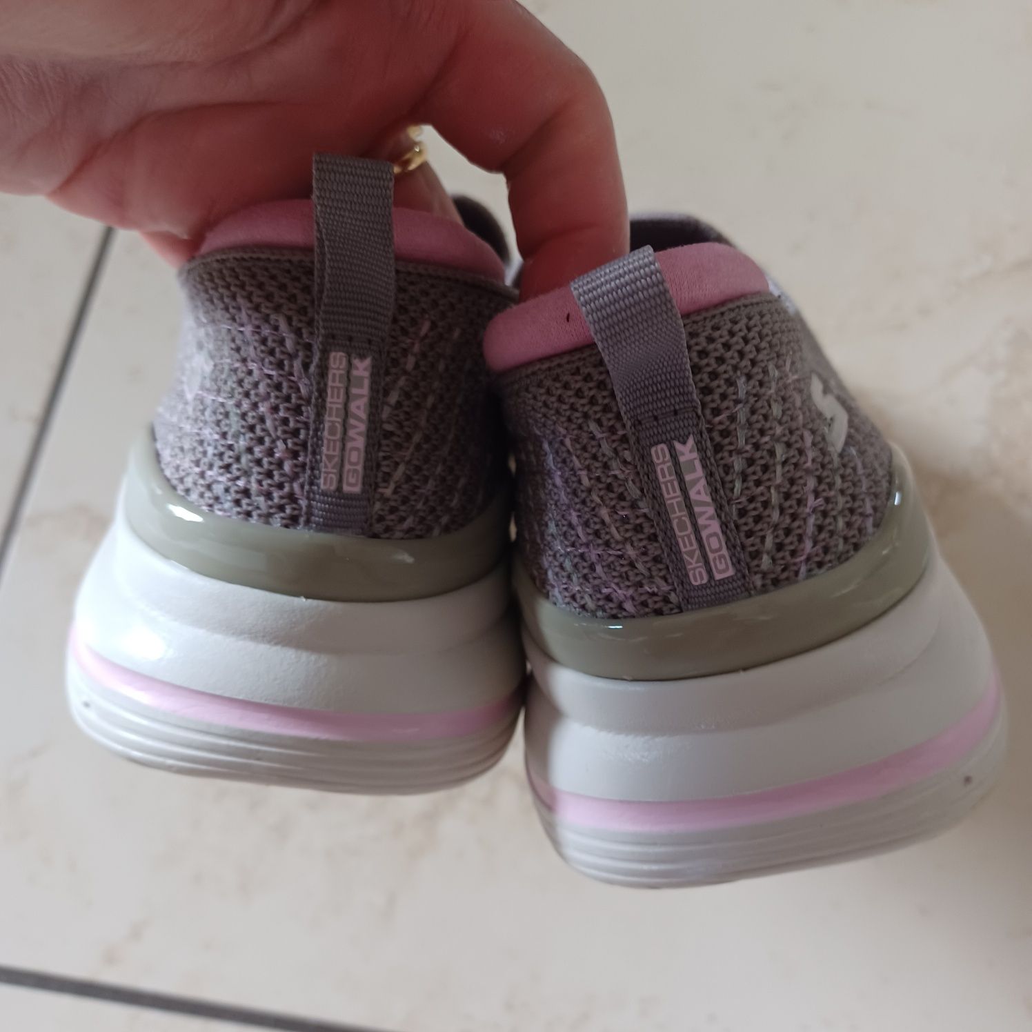 Skechers memory foam goga mat Stretch fit 37/24 cm/ salon 329 zł