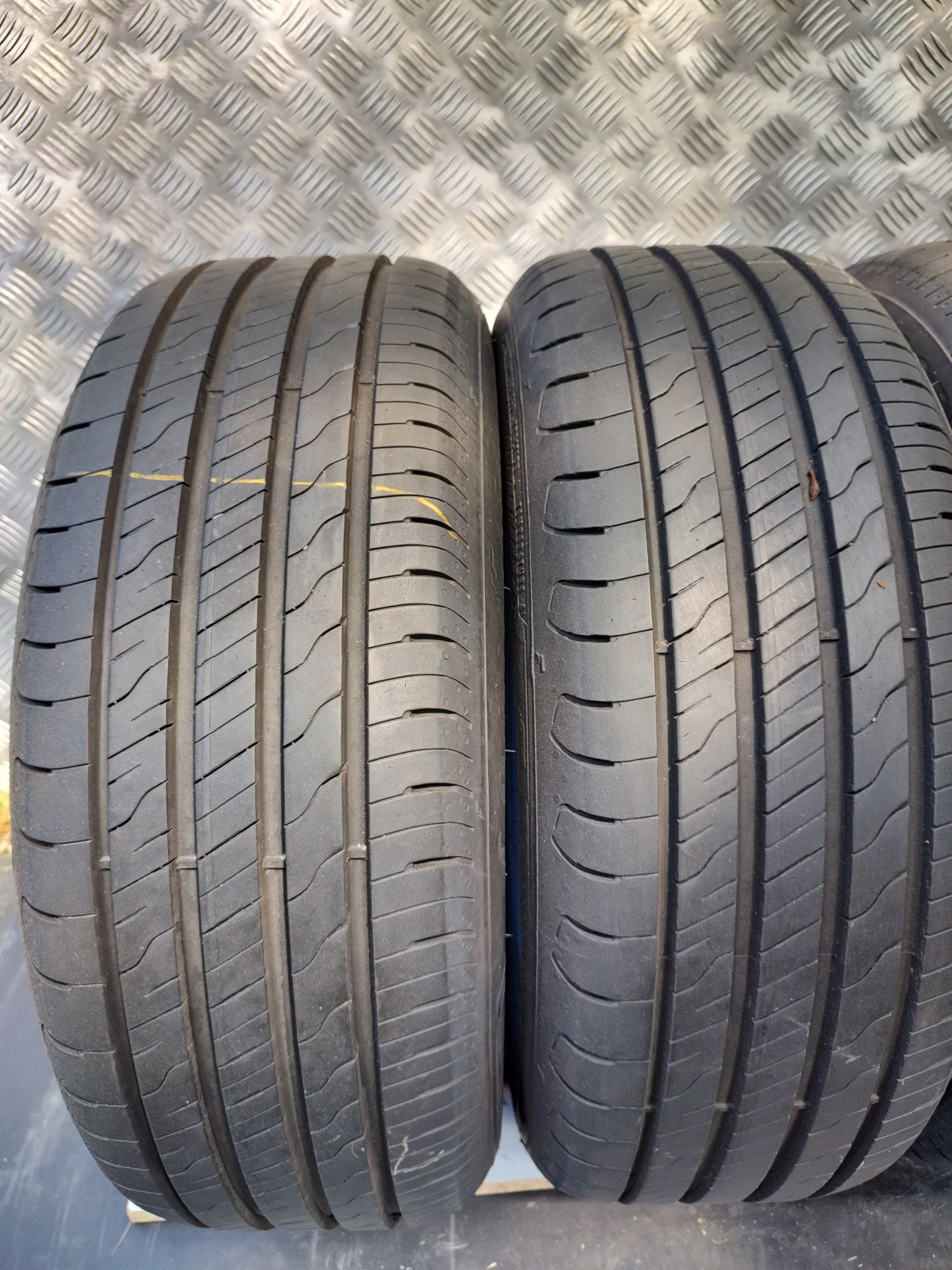 215/55/17 Goodyear Efficient Grip Performance 2 2024r