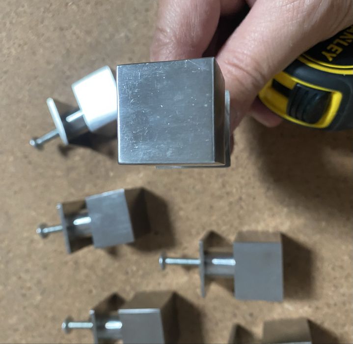 Puxadores de aluminio