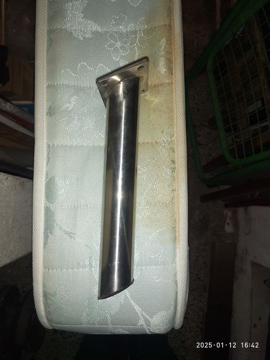 Pés em metal para moveis ou sofas