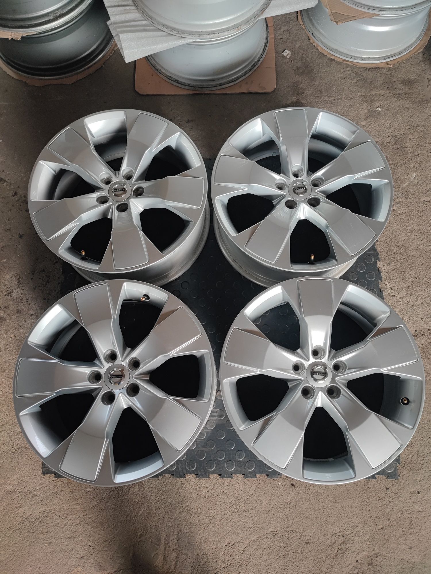 Felgi oryginalne Alufelgi 5x108 18 Cali | Volvo XC40 XC60 XC90 V90