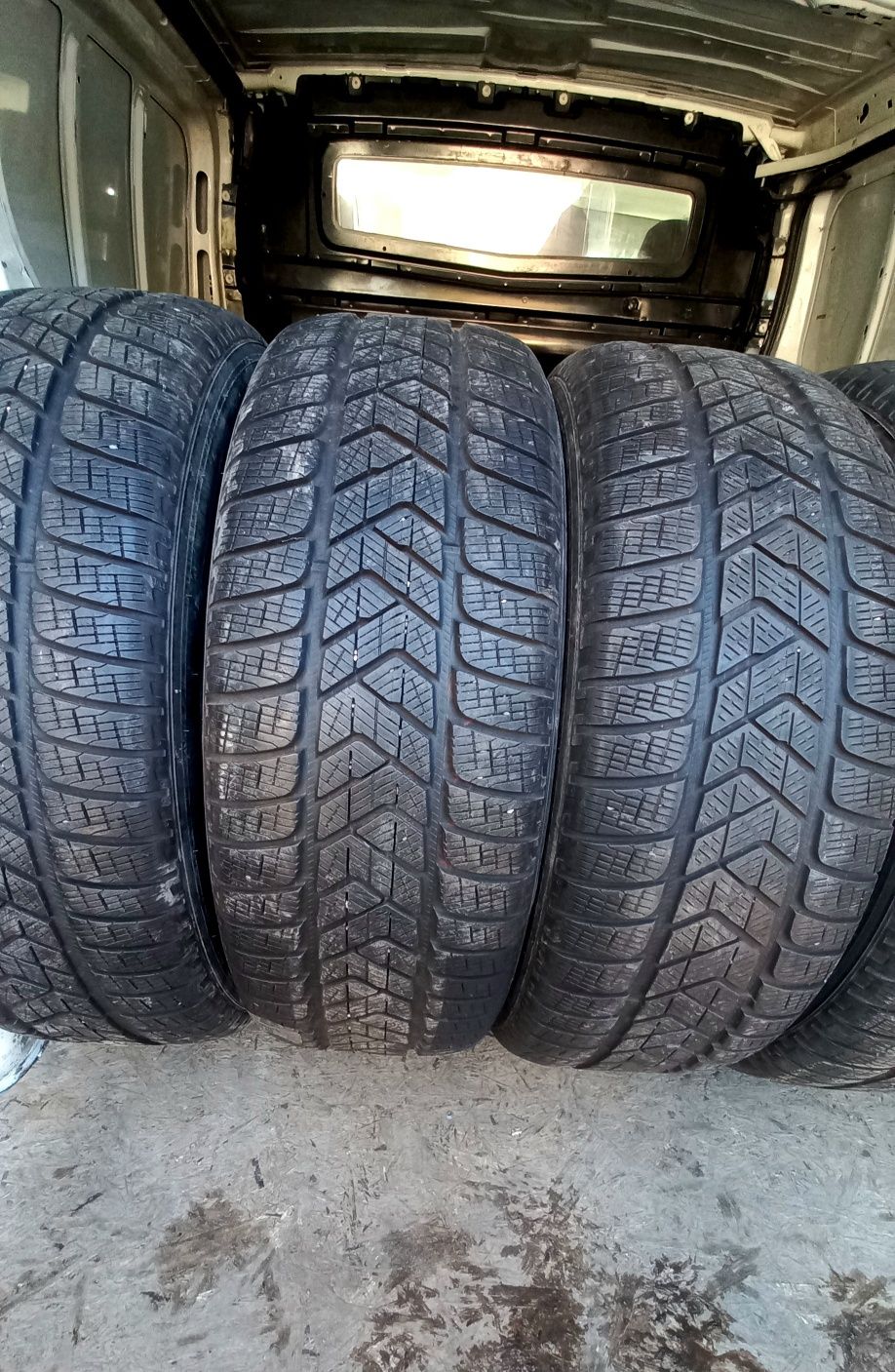 Шини всесезонні m+s 4шт R18 235/65/18 Pirelli Scorpion