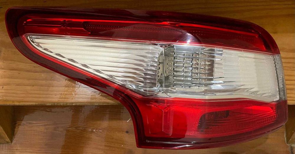 Farolins traseiros esquerdo - Nissan Qashqai (modelo 2014 a 2018)