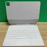 Apple magic keyboard ipad pro 3 to 6 gen - White