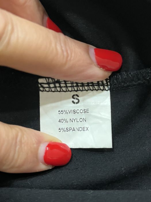 Vestido curto preto, gola dourada, tam. S