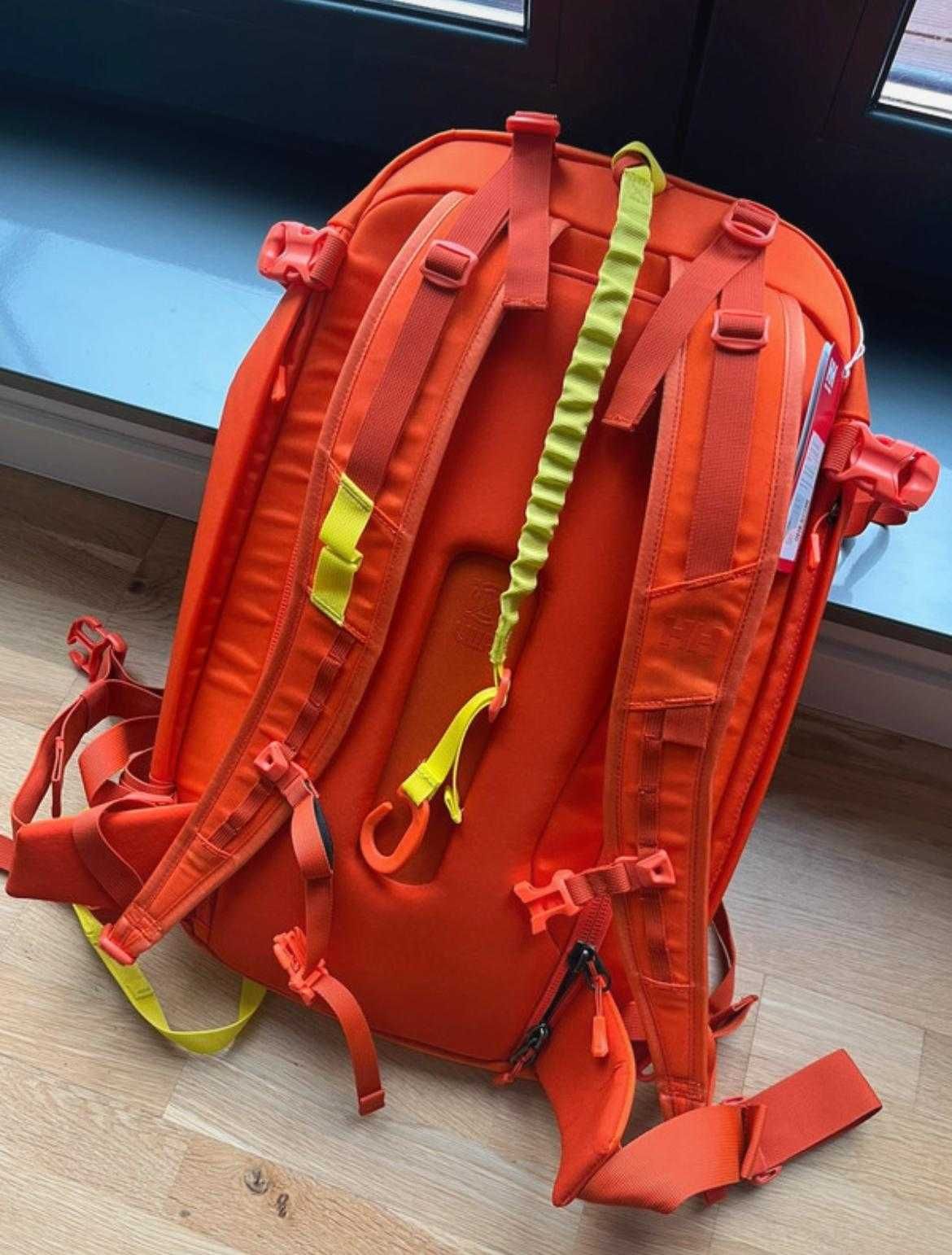 Plecak HellyHansenULLR RS30 Backpack Bright Orange
Na skitury,Lawinowy