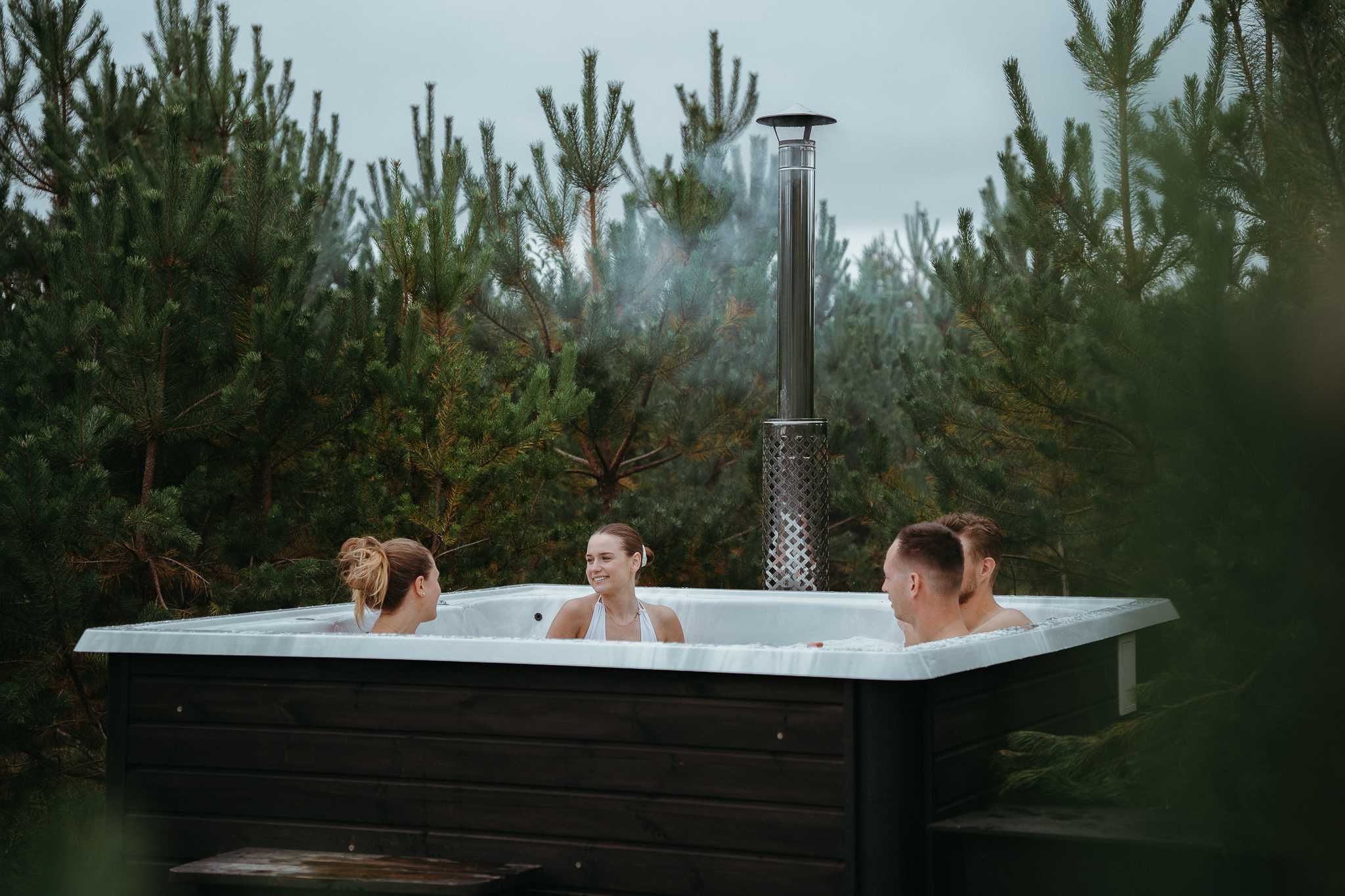 Polana Gawrycha - MAJÓWKA nad jeziorem Staw z widokiem jacuzzi mazury