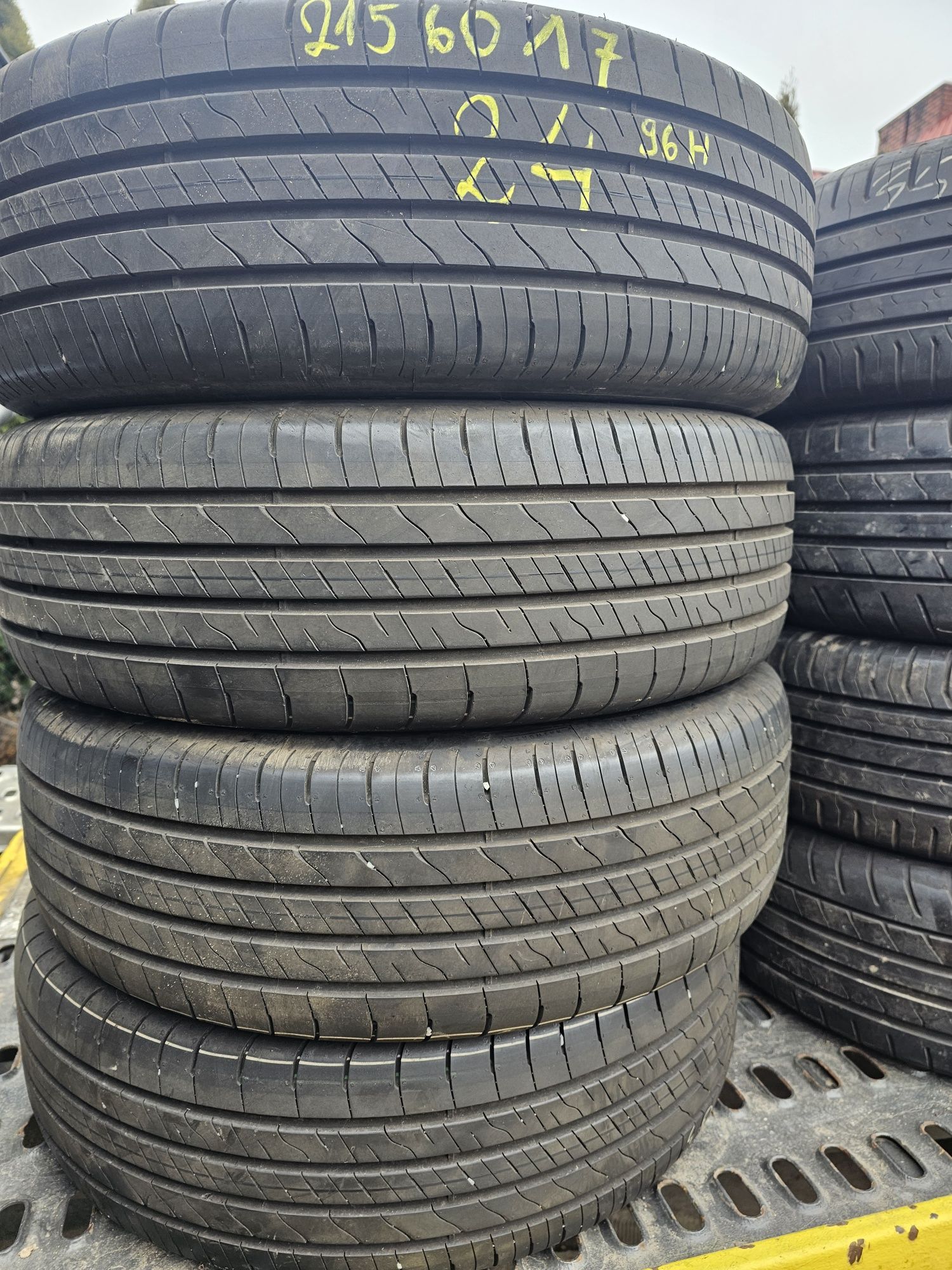 Opony Letnie Nowe-Demo R17 215/60-24Rok-Goodyar