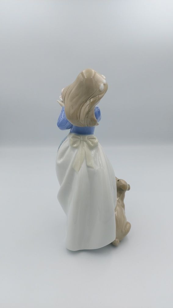 Фарфоровая статуэтка Nao by Lladro, девочка с тортиком