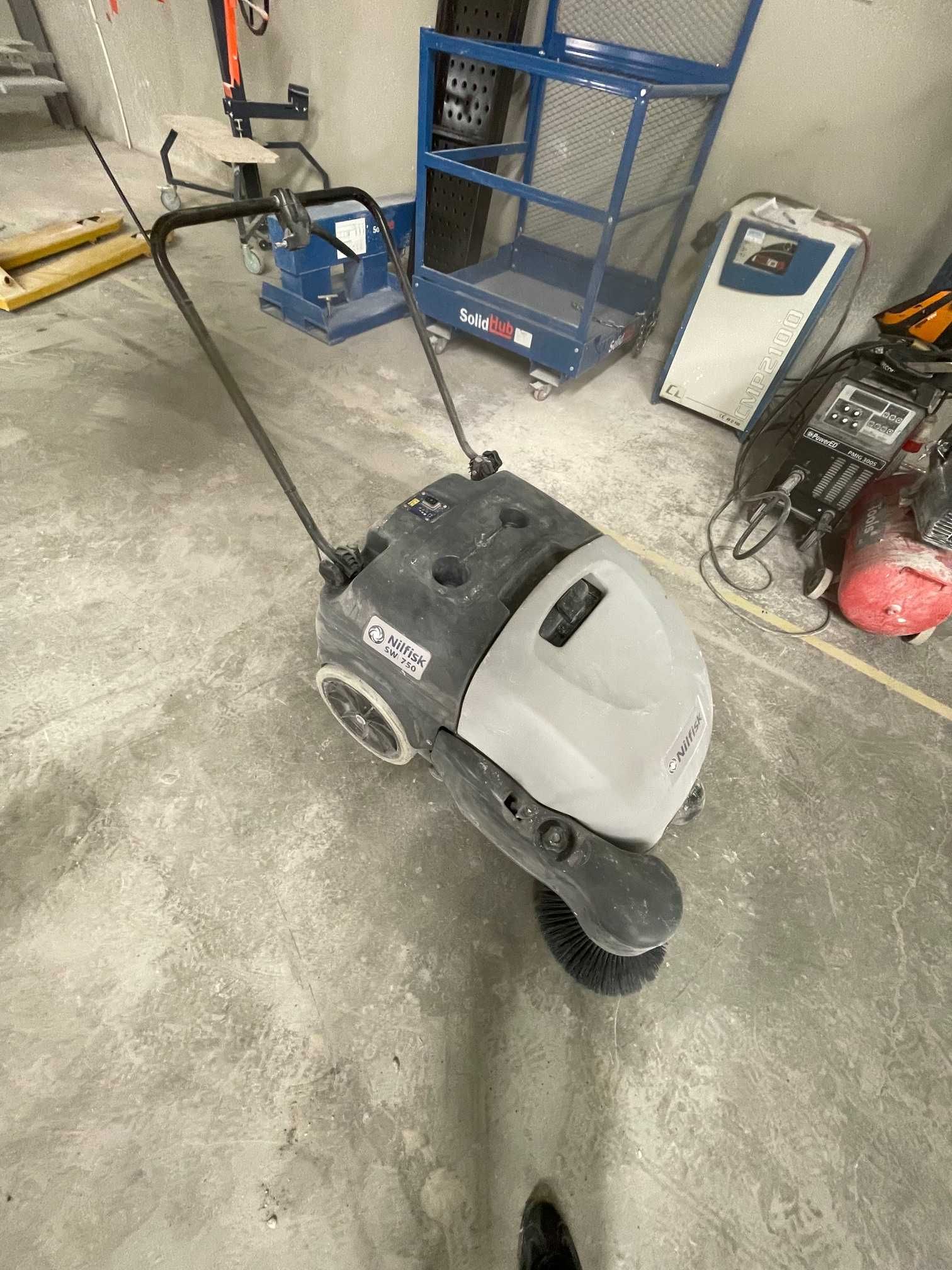 Aspirador NILFISK SW750 - C/Tração